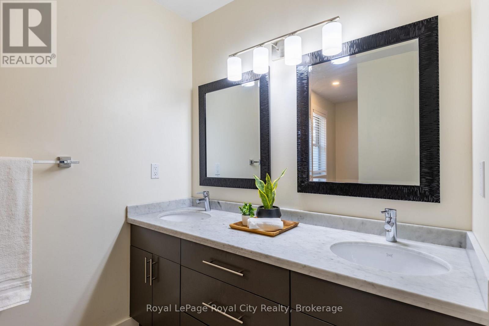 255 Normandy Avenue, Waterloo, ON - Indoor Photo Showing Bathroom
