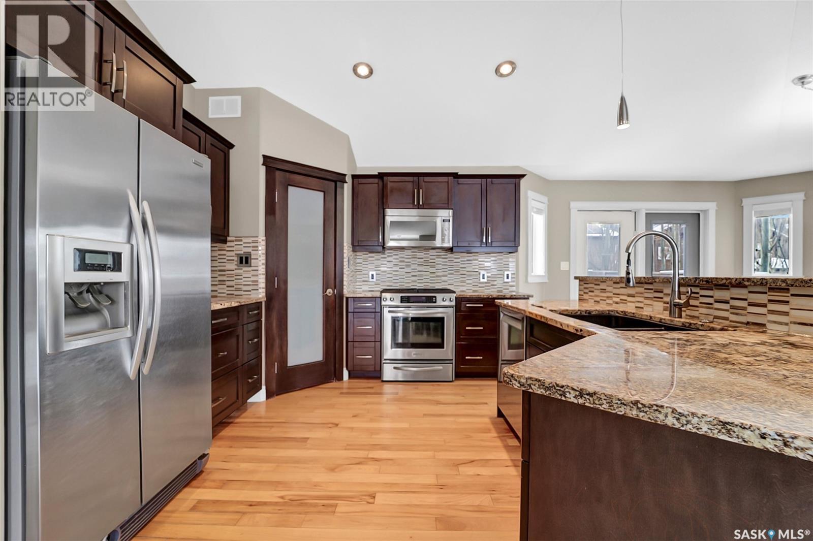 1506 Patrick Place, Saskatoon, SK - Indoor Photo Showing Kitchen With Upgraded Kitchen
