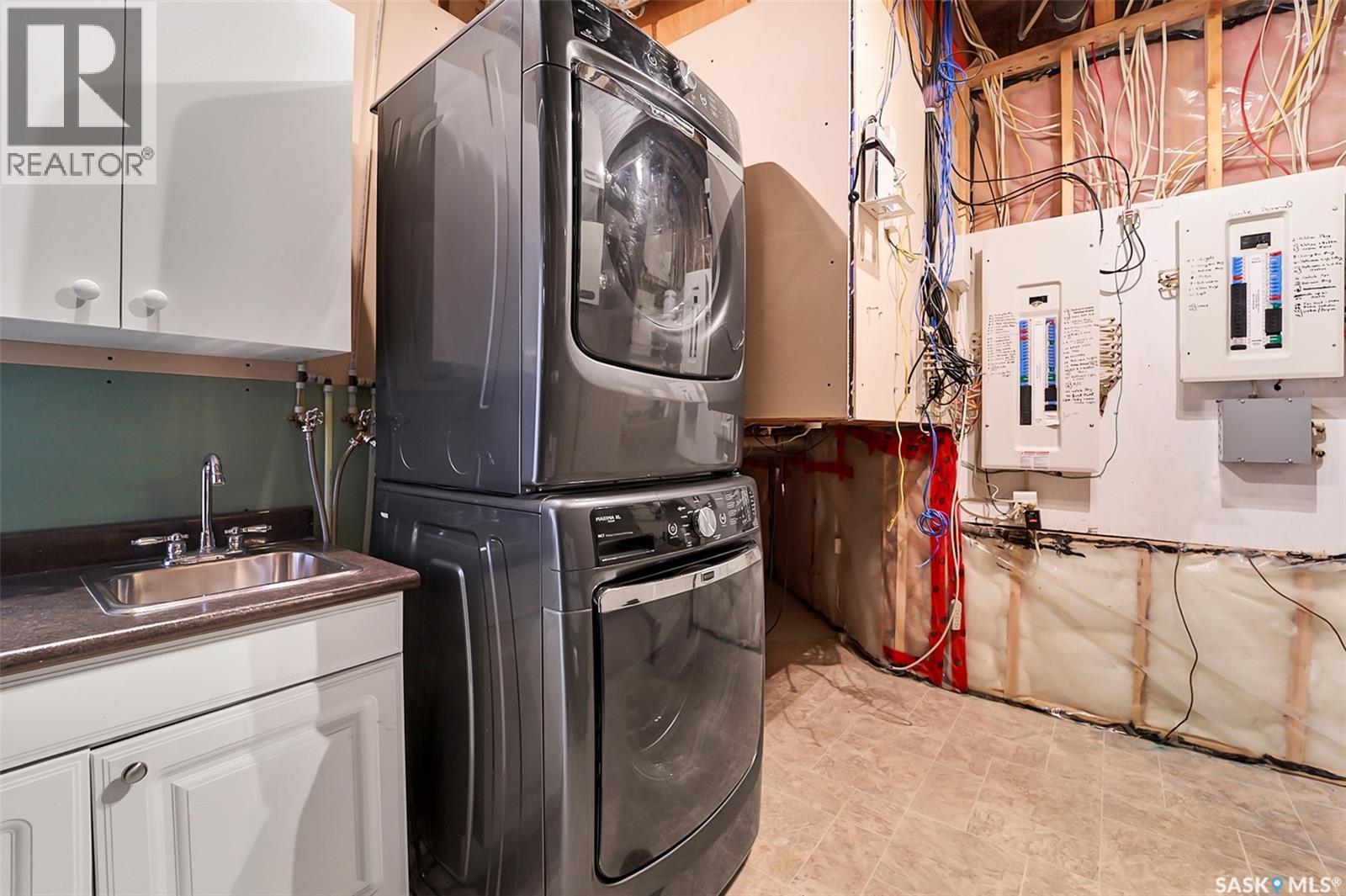 1506 Patrick Place, Saskatoon, SK - Indoor Photo Showing Laundry Room