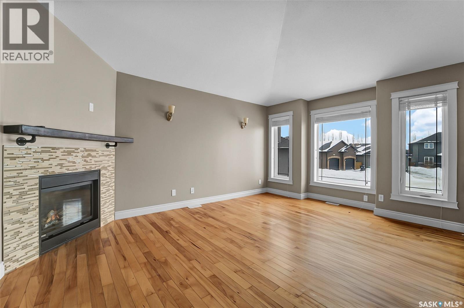 1506 Patrick Place, Saskatoon, SK - Indoor Photo Showing Living Room With Fireplace