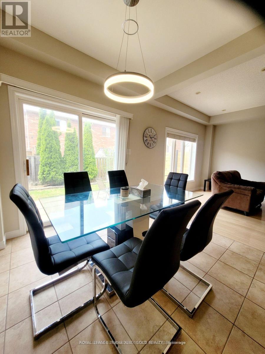 5231 Autumn Harvest Way, Burlington, ON - Indoor Photo Showing Bedroom