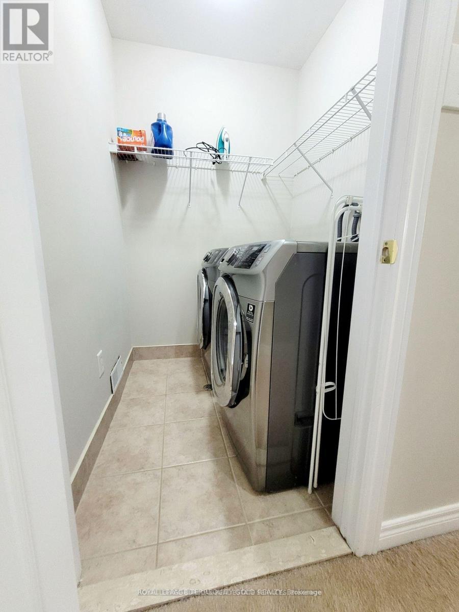 5231 Autumn Harvest Way, Burlington, ON - Indoor Photo Showing Laundry Room