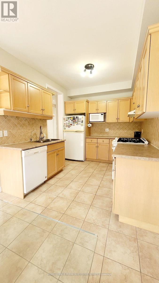 5231 Autumn Harvest Way, Burlington, ON - Indoor Photo Showing Kitchen