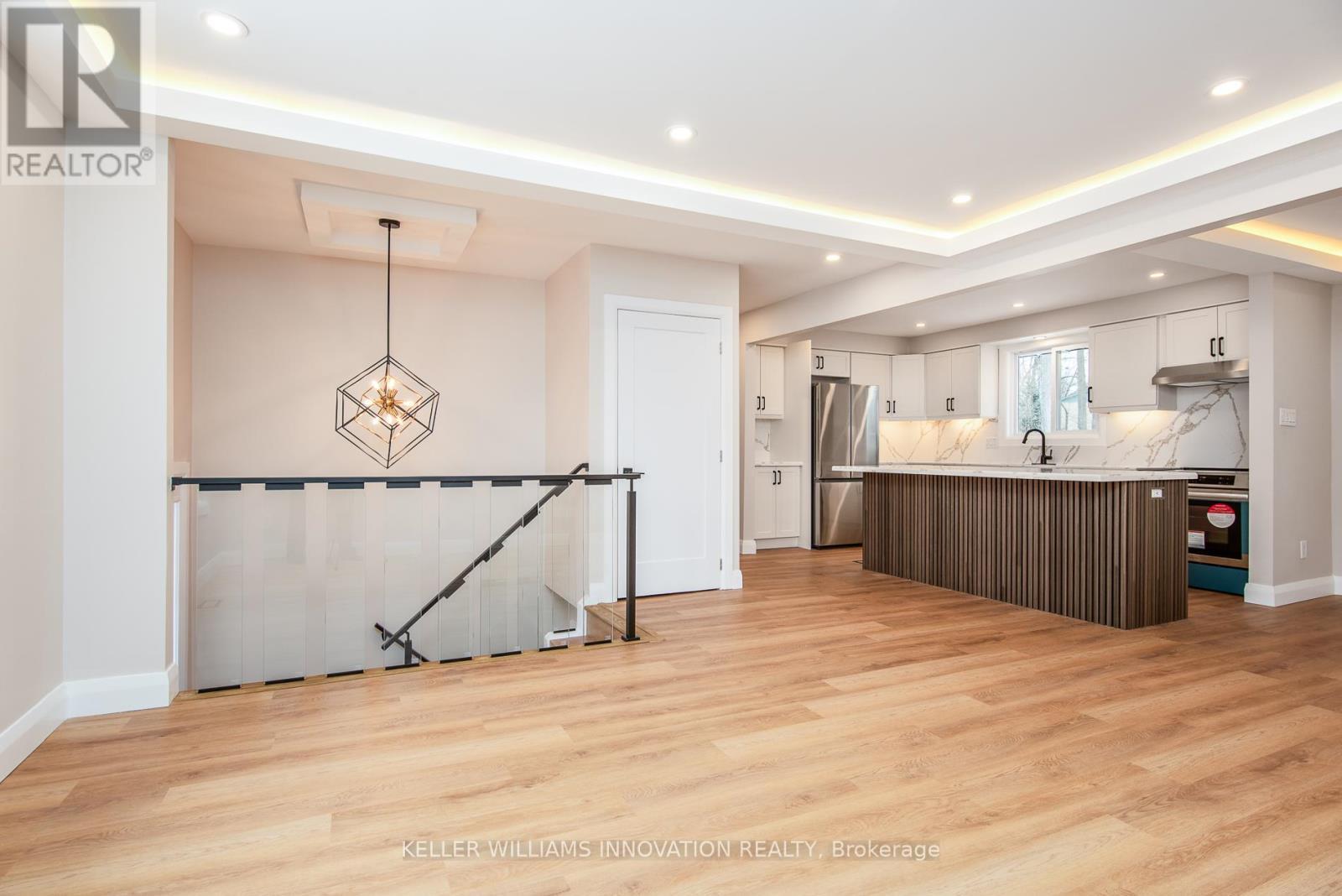 627 Glen Forrest Boulevard, Waterloo, ON - Indoor Photo Showing Kitchen With Upgraded Kitchen