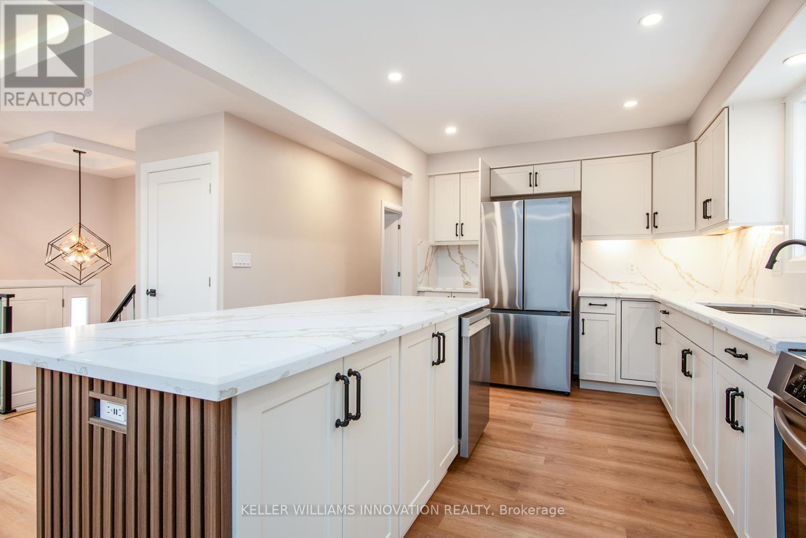 627 Glen Forrest Boulevard, Waterloo, ON - Indoor Photo Showing Kitchen With Upgraded Kitchen
