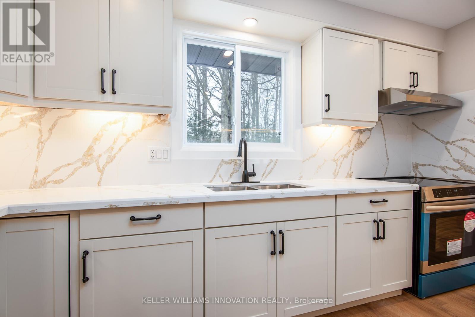 627 Glen Forrest Boulevard, Waterloo, ON - Indoor Photo Showing Kitchen