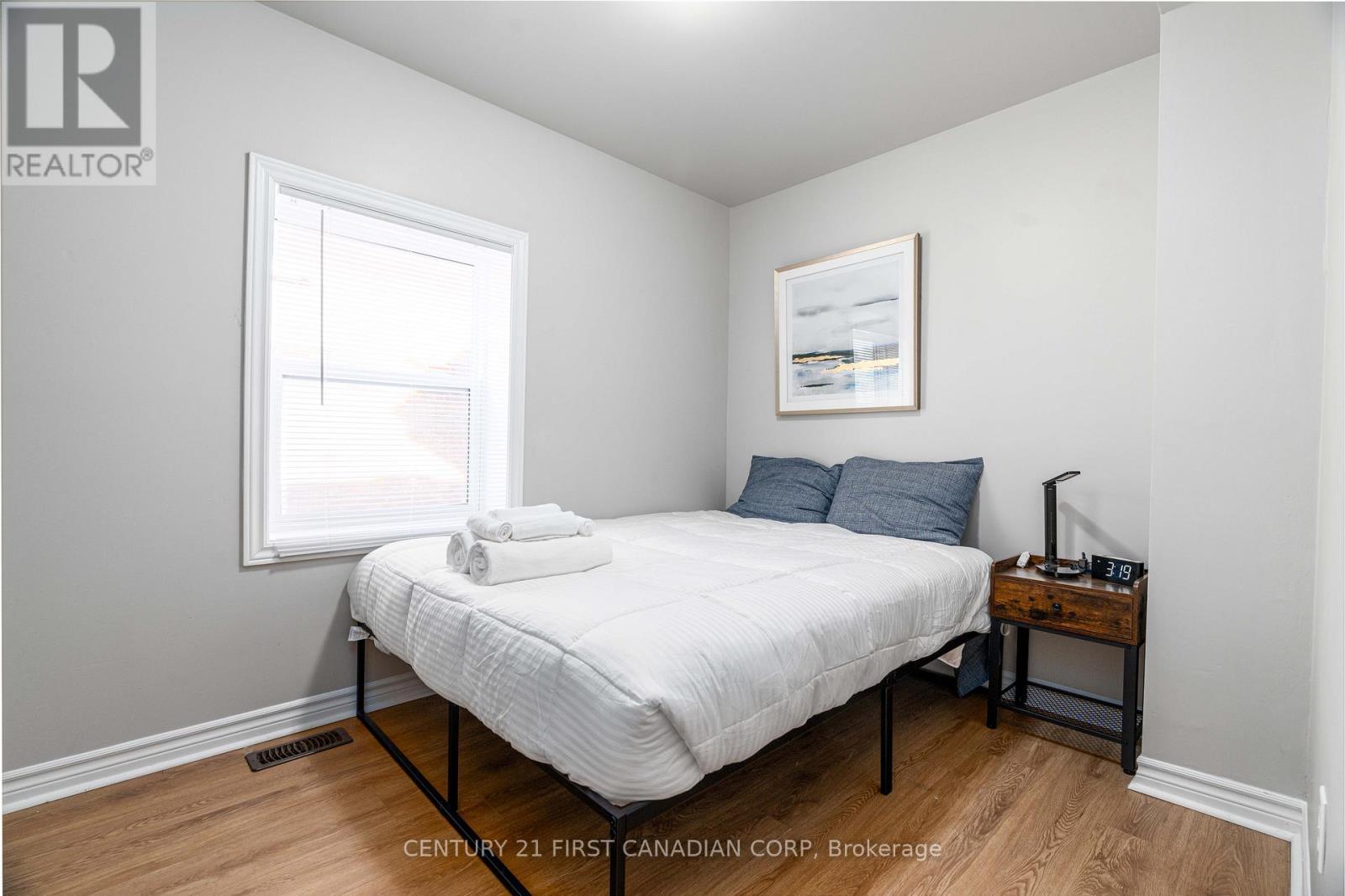 302 Egerton Street, London East (East M), ON - Indoor Photo Showing Bedroom
