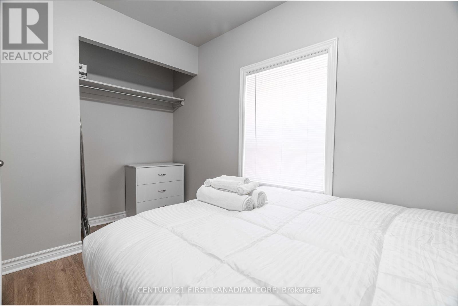 302 Egerton Street, London East (East M), ON - Indoor Photo Showing Bedroom