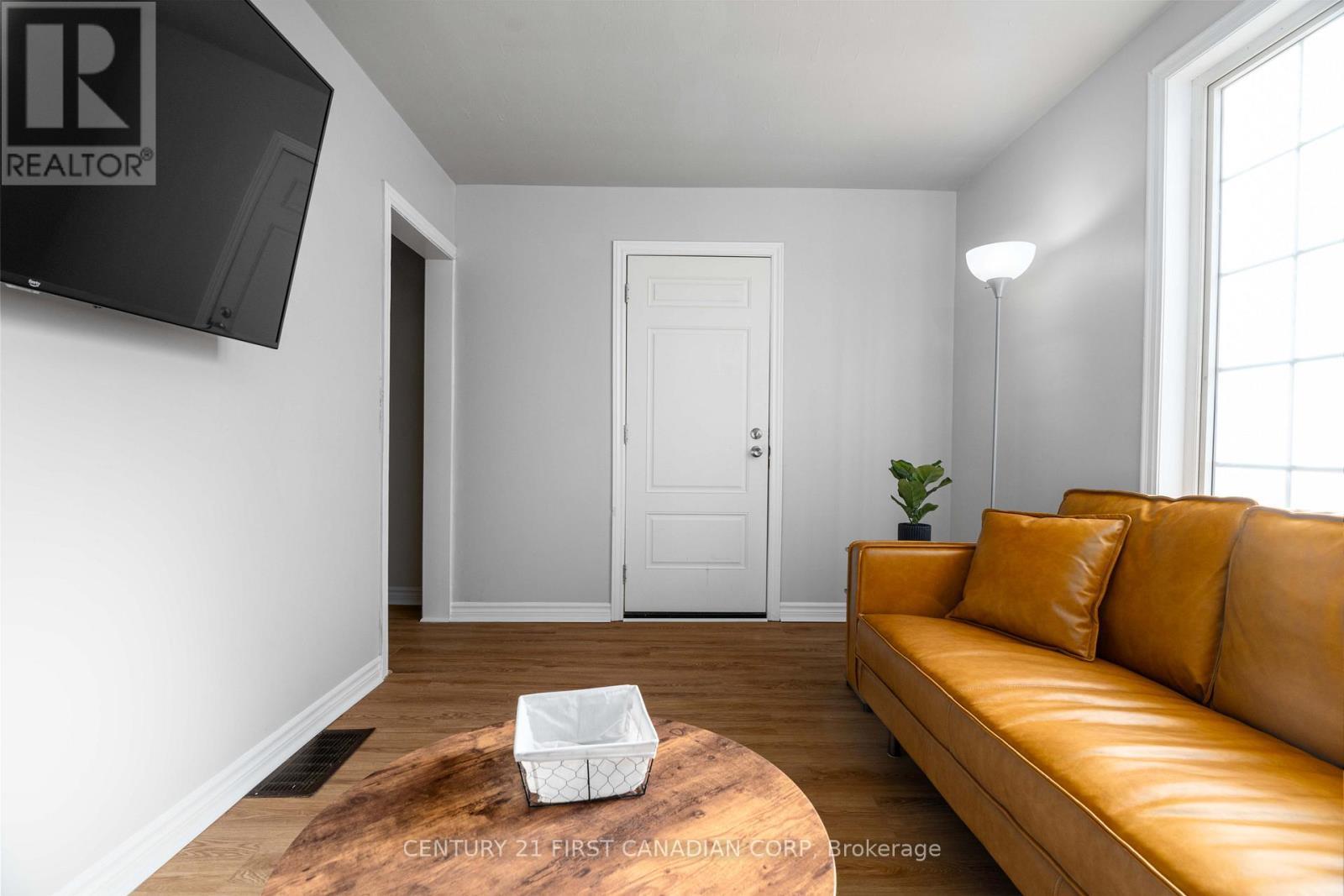 302 Egerton Street, London East (East M), ON - Indoor