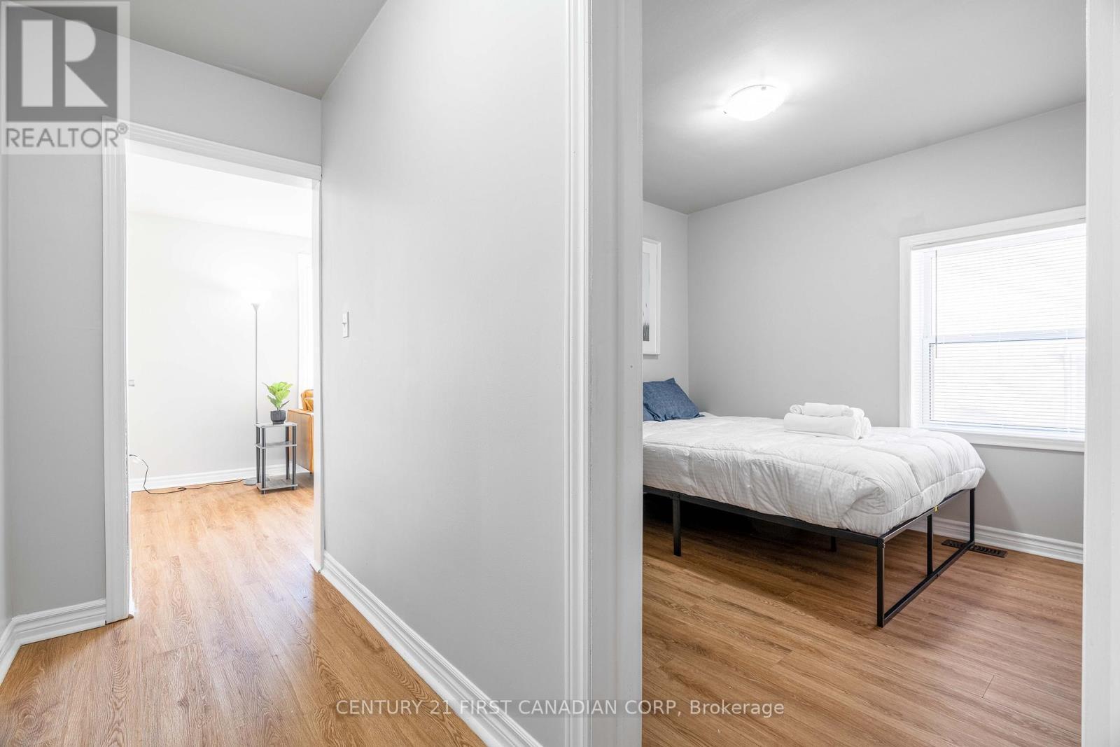 302 Egerton Street, London East (East M), ON - Indoor Photo Showing Bedroom