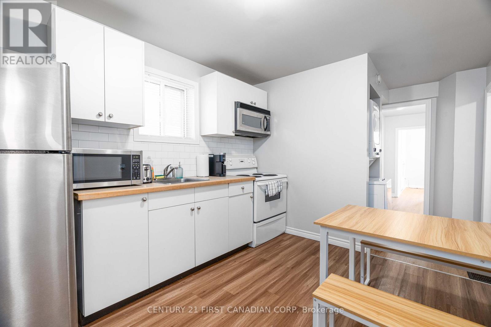 302 Egerton Street, London East (East M), ON - Indoor Photo Showing Kitchen