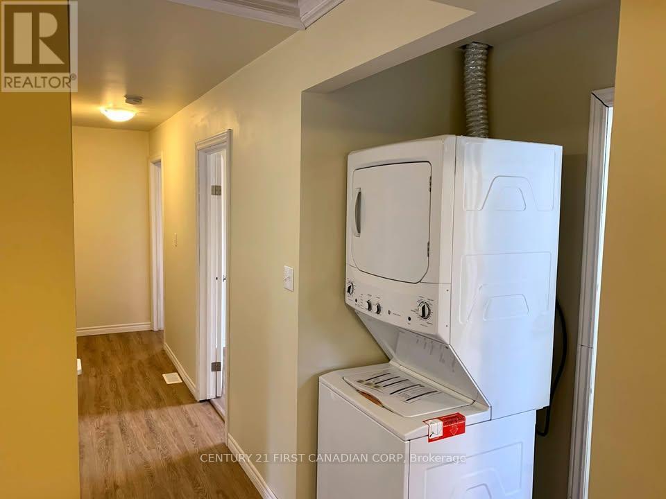 302 Egerton Street, London East (East M), ON - Indoor Photo Showing Laundry Room