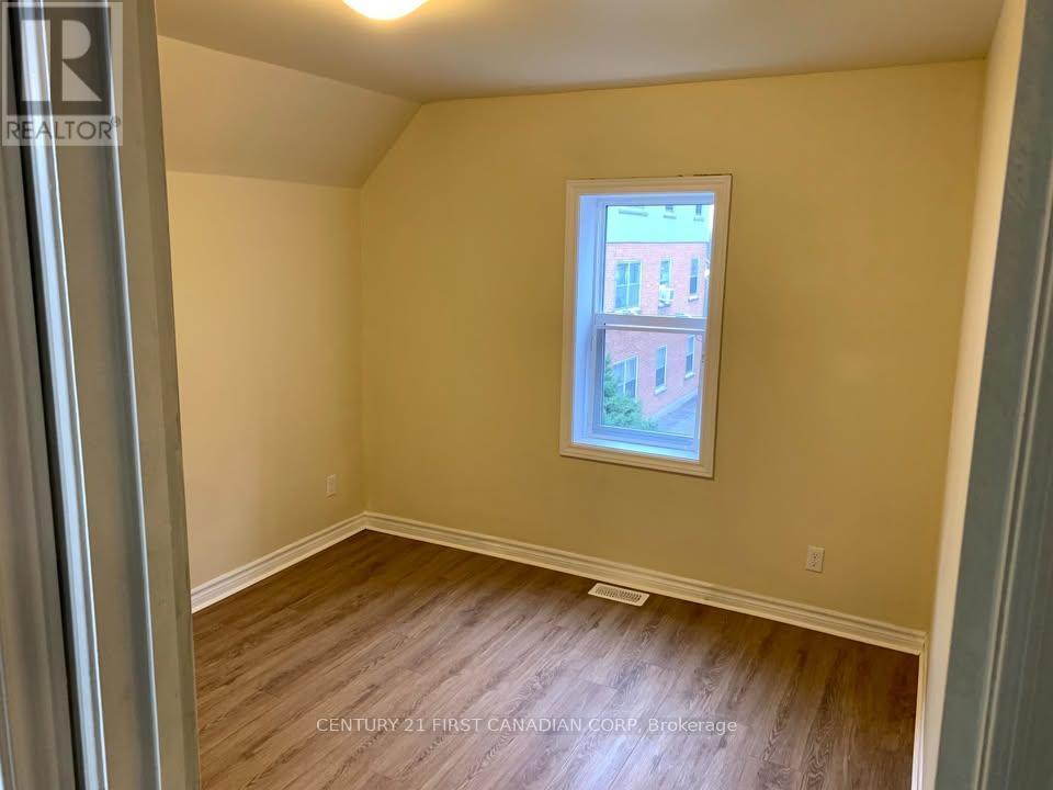 302 Egerton Street, London East (East M), ON - Indoor Photo Showing Other Room