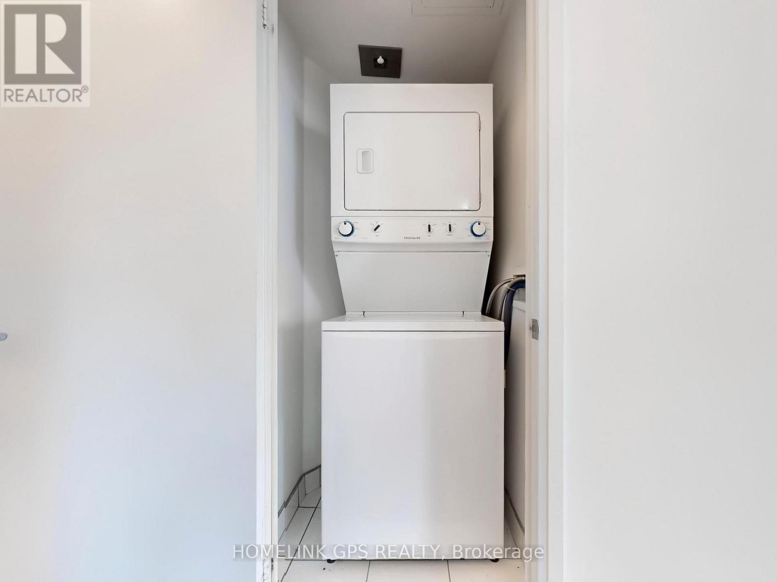 1505 - 160 Vanderhoof Avenue, Toronto, ON - Indoor Photo Showing Laundry Room