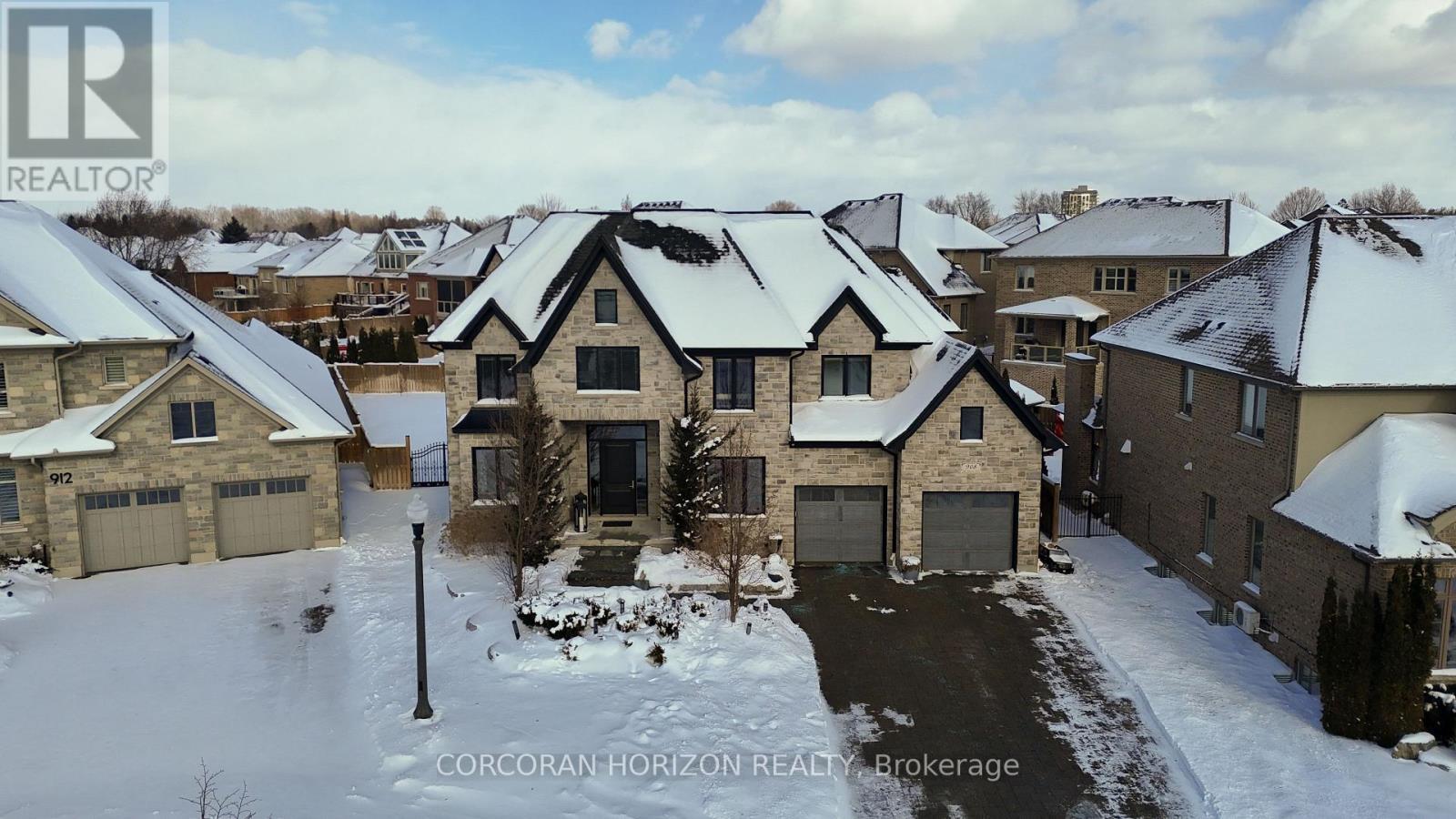 908 Fall Harvest Court, Kitchener, ON - Outdoor With Facade