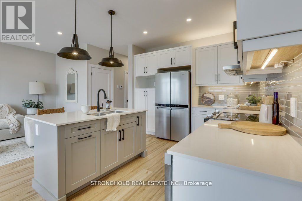 1768 Finley Crescent, London North (North I), ON - Indoor Photo Showing Kitchen With Upgraded Kitchen