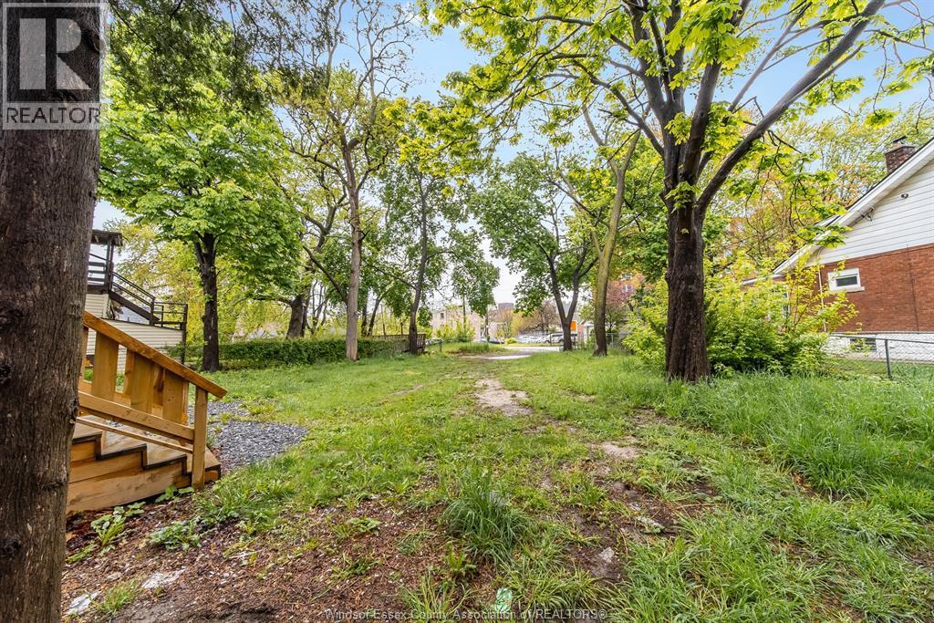 658 Tournier, Windsor, ON - Outdoor