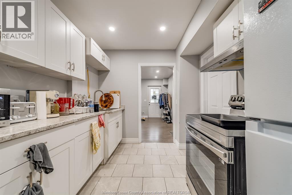 658 Tournier, Windsor, ON - Indoor Photo Showing Kitchen