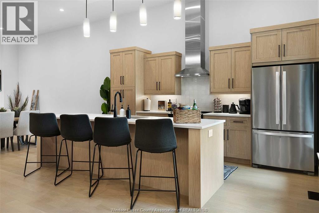 572 Lily Mac Boulevard, Windsor, ON - Indoor Photo Showing Kitchen With Upgraded Kitchen