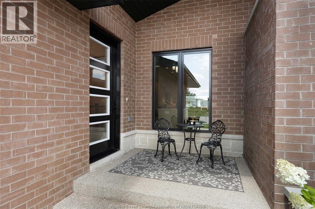572 Lily Mac Boulevard, Windsor, ON - Outdoor With Exterior