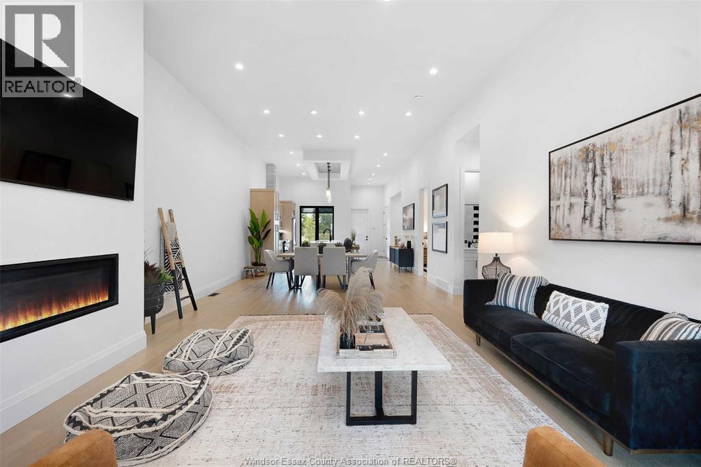 572 Lily Mac Boulevard, Windsor, ON - Indoor Photo Showing Living Room With Fireplace