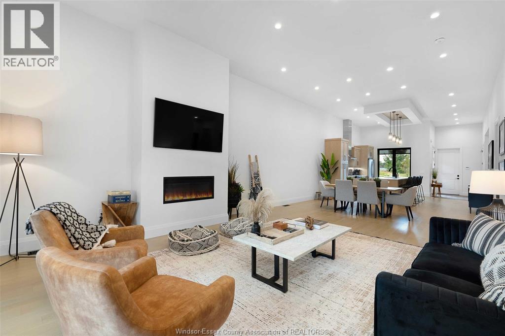 572 Lily Mac Boulevard, Windsor, ON - Indoor Photo Showing Living Room With Fireplace