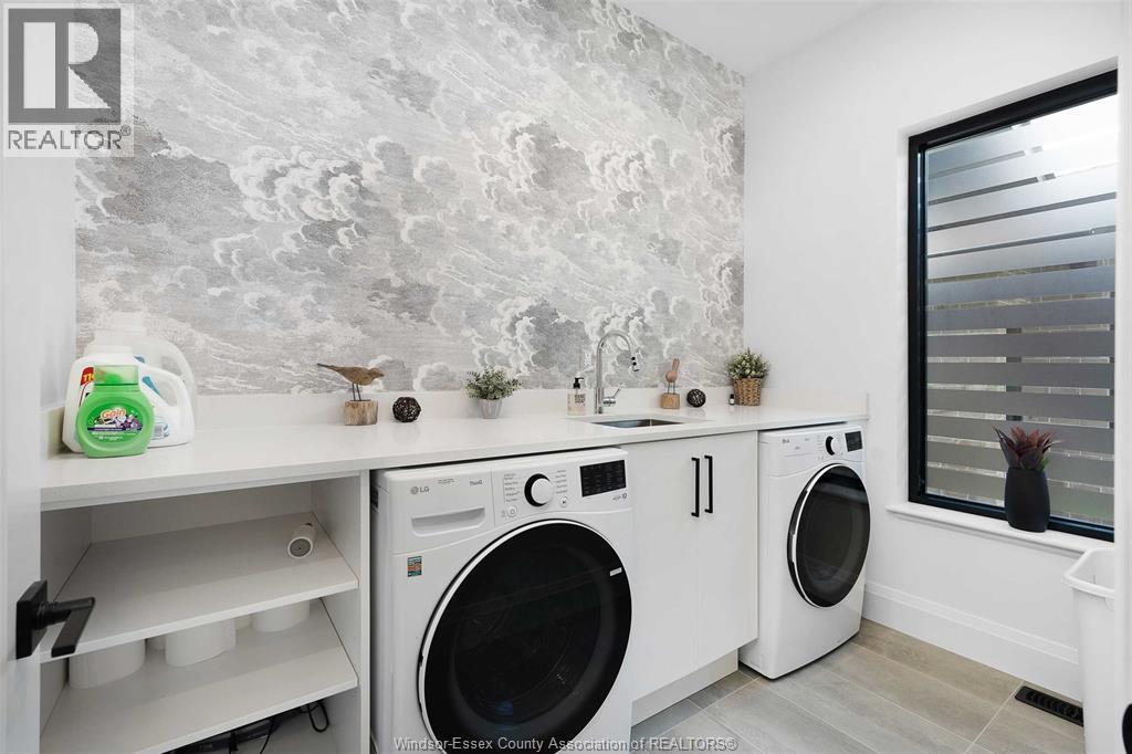 572 Lily Mac Boulevard, Windsor, ON - Indoor Photo Showing Laundry Room