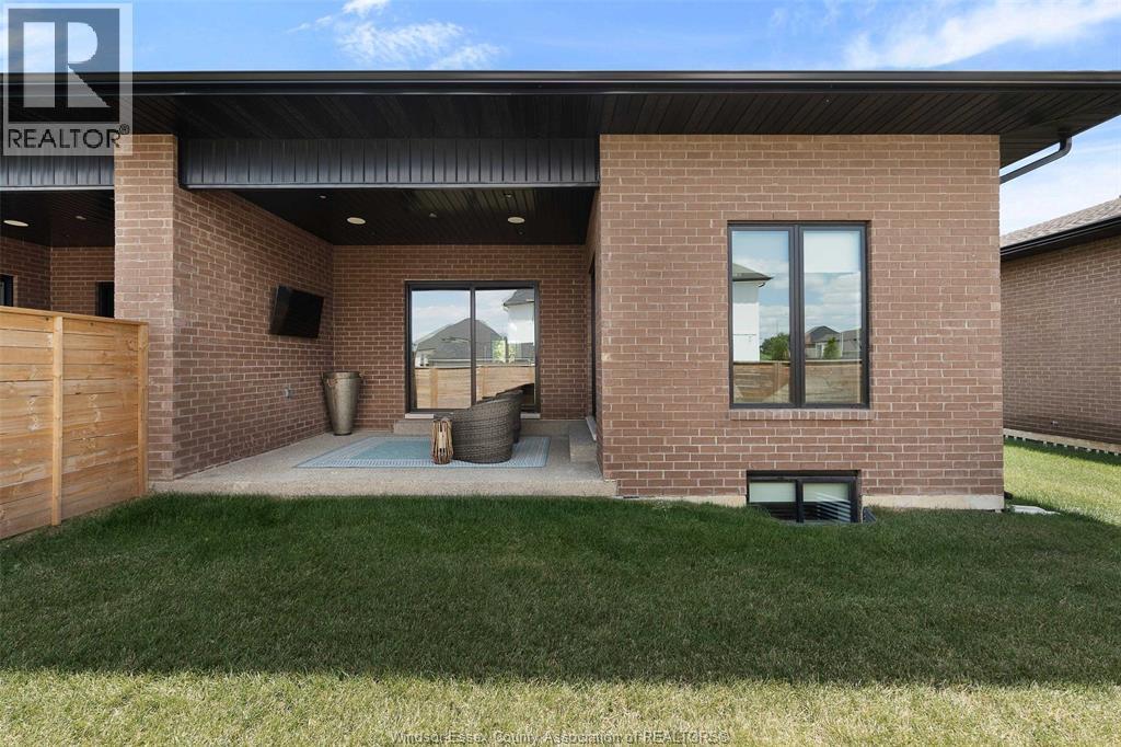 572 Lily Mac Boulevard, Windsor, ON - Outdoor With Exterior
