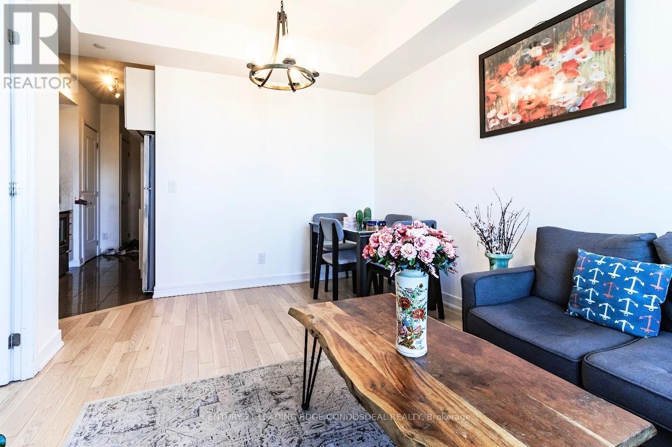 1712 - 9205 Yonge Street, Richmond Hill, ON - Indoor Photo Showing Living Room