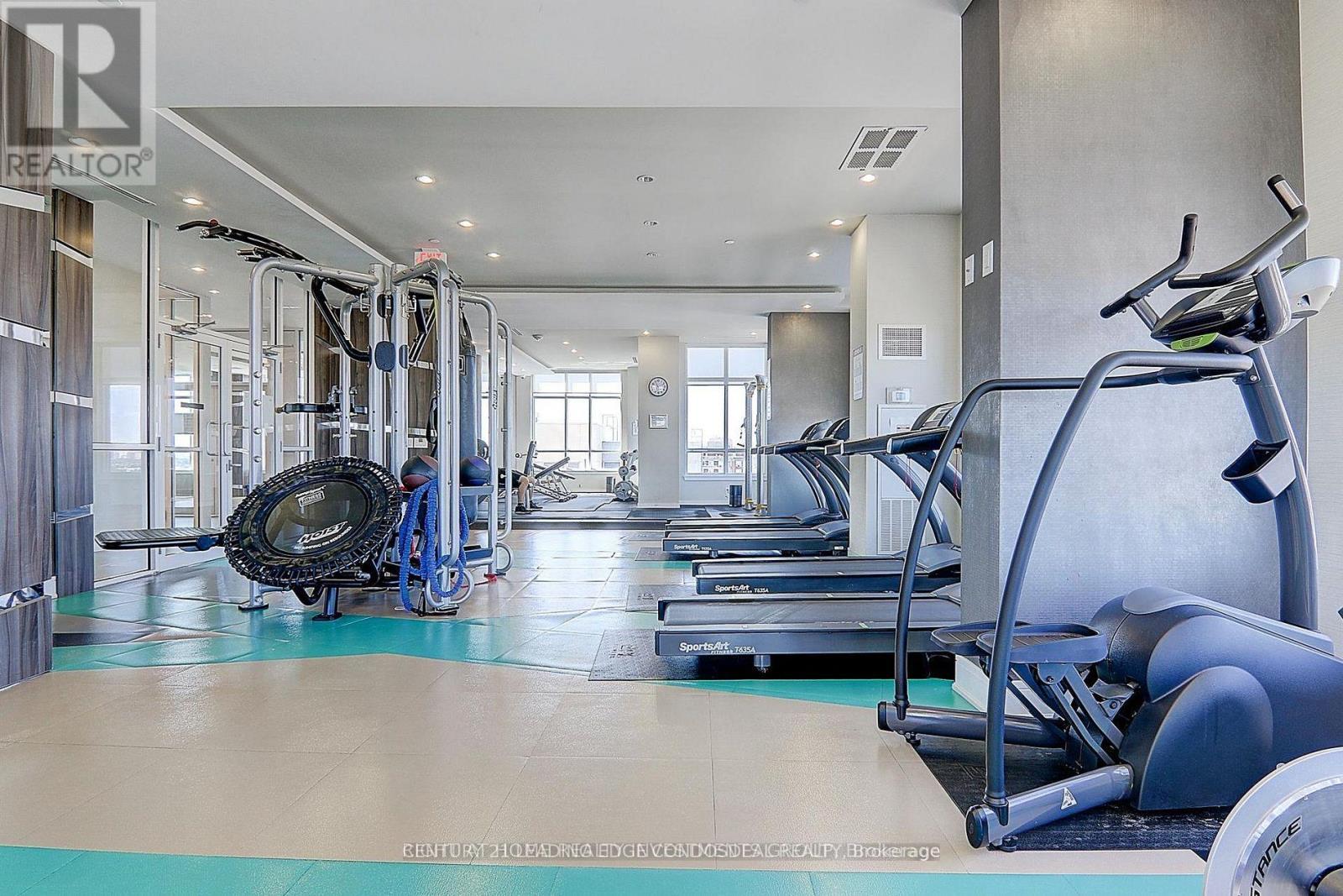 1712 - 9205 Yonge Street, Richmond Hill, ON - Indoor Photo Showing Gym Room