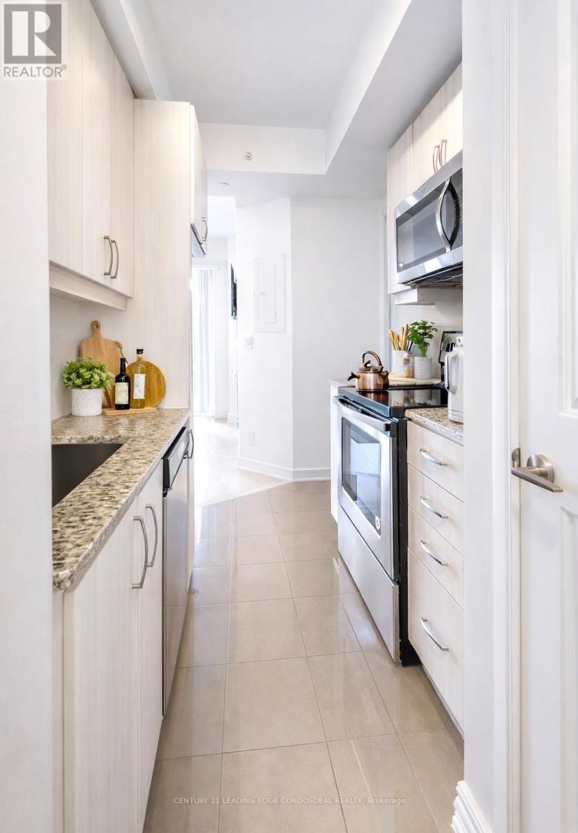 1712 - 9205 Yonge Street, Richmond Hill, ON - Indoor Photo Showing Kitchen With Upgraded Kitchen