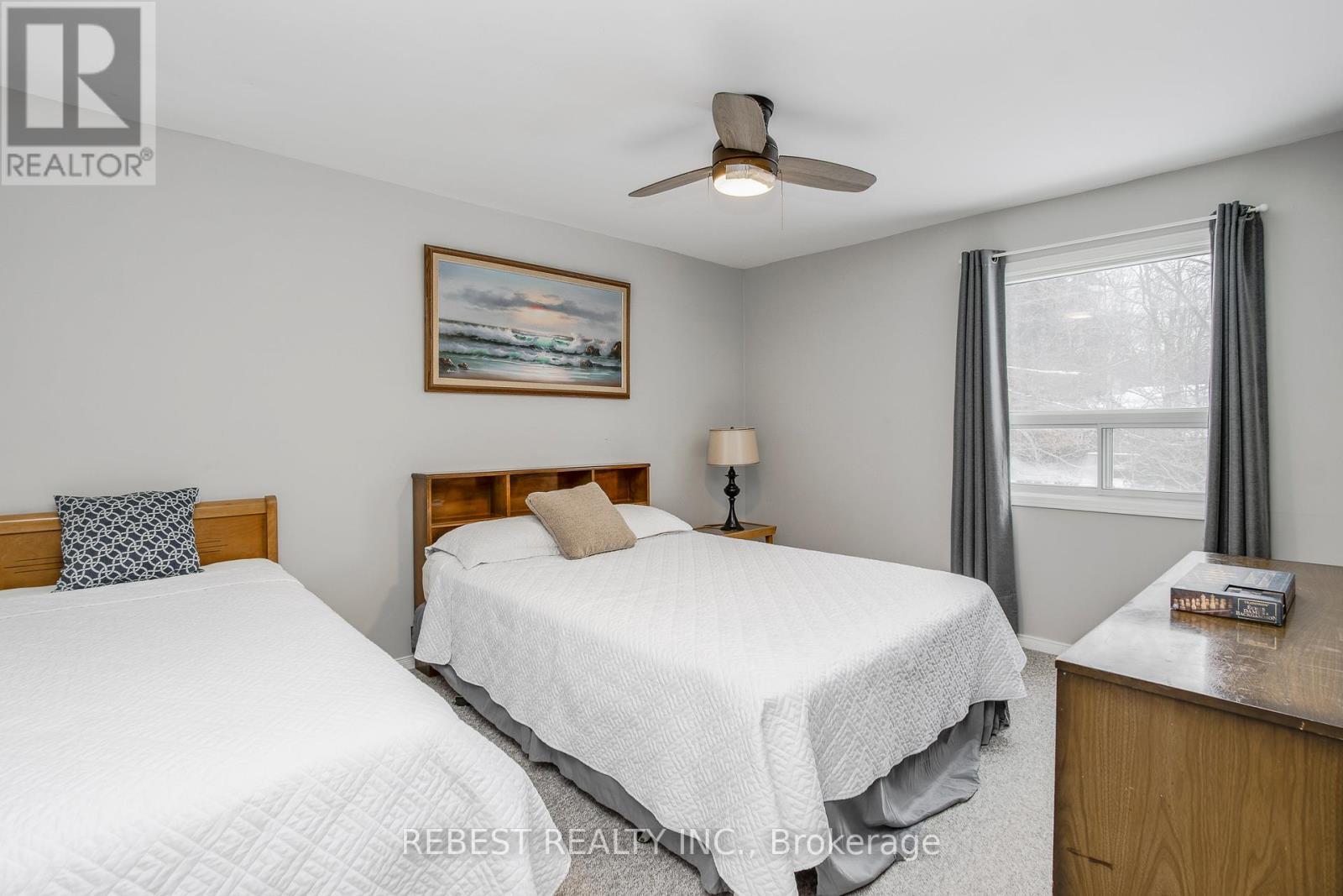 910 Concession Rd 17 W, Tiny, ON - Indoor Photo Showing Bedroom