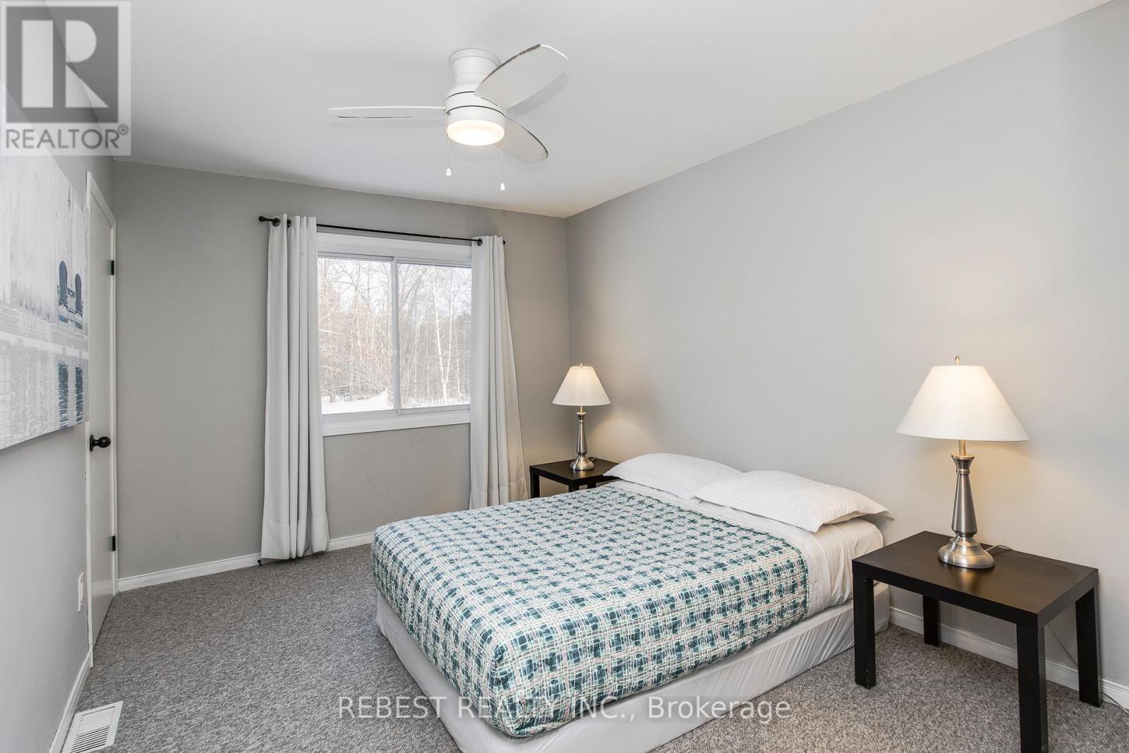 910 Concession Rd 17 W, Tiny, ON - Indoor Photo Showing Bedroom
