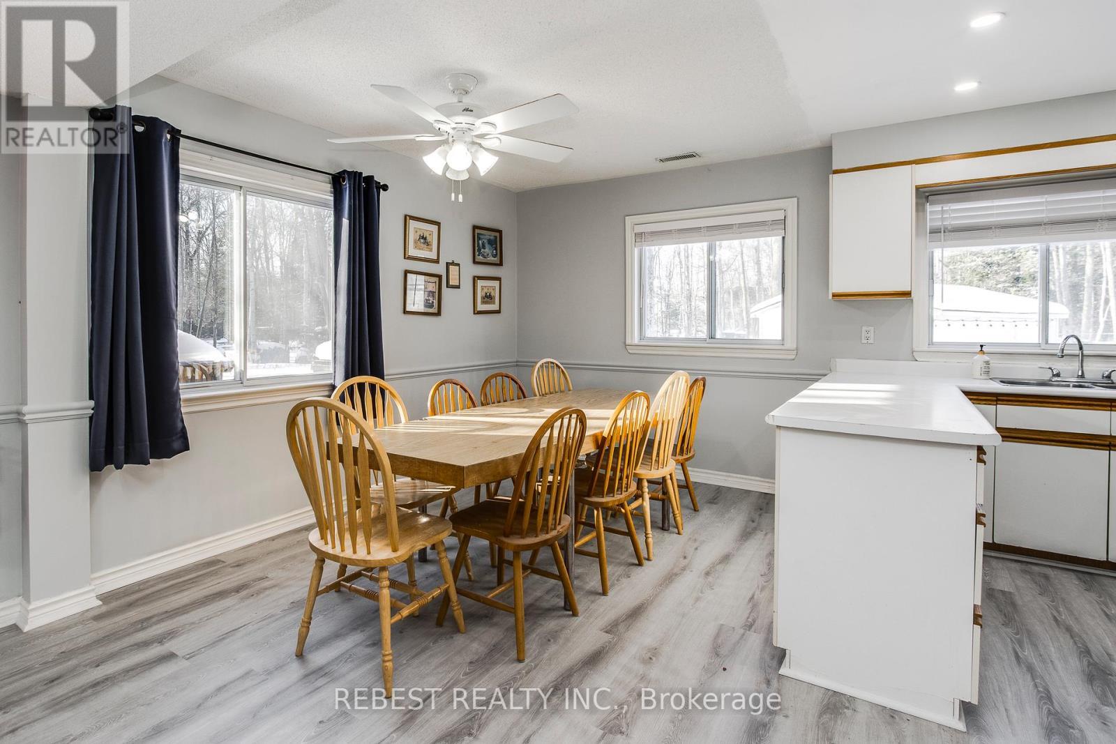 910 Concession Rd 17 W, Tiny, ON - Indoor Photo Showing Dining Room