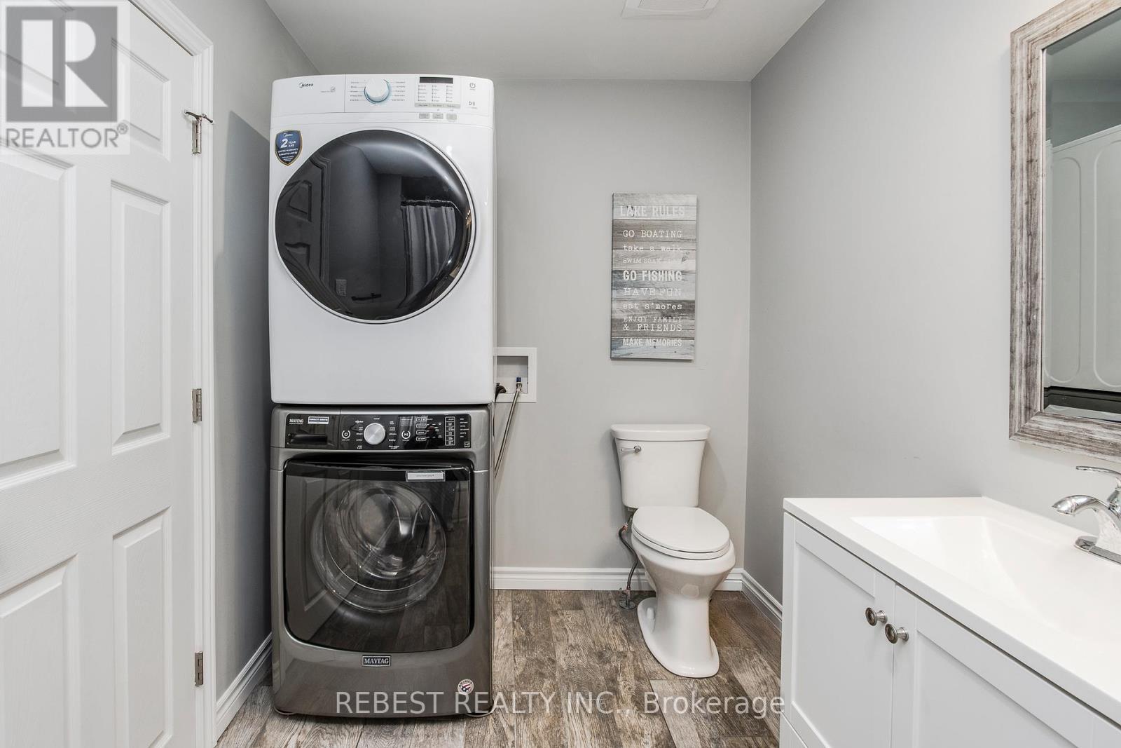 910 Concession Rd 17 W, Tiny, ON - Indoor Photo Showing Laundry Room