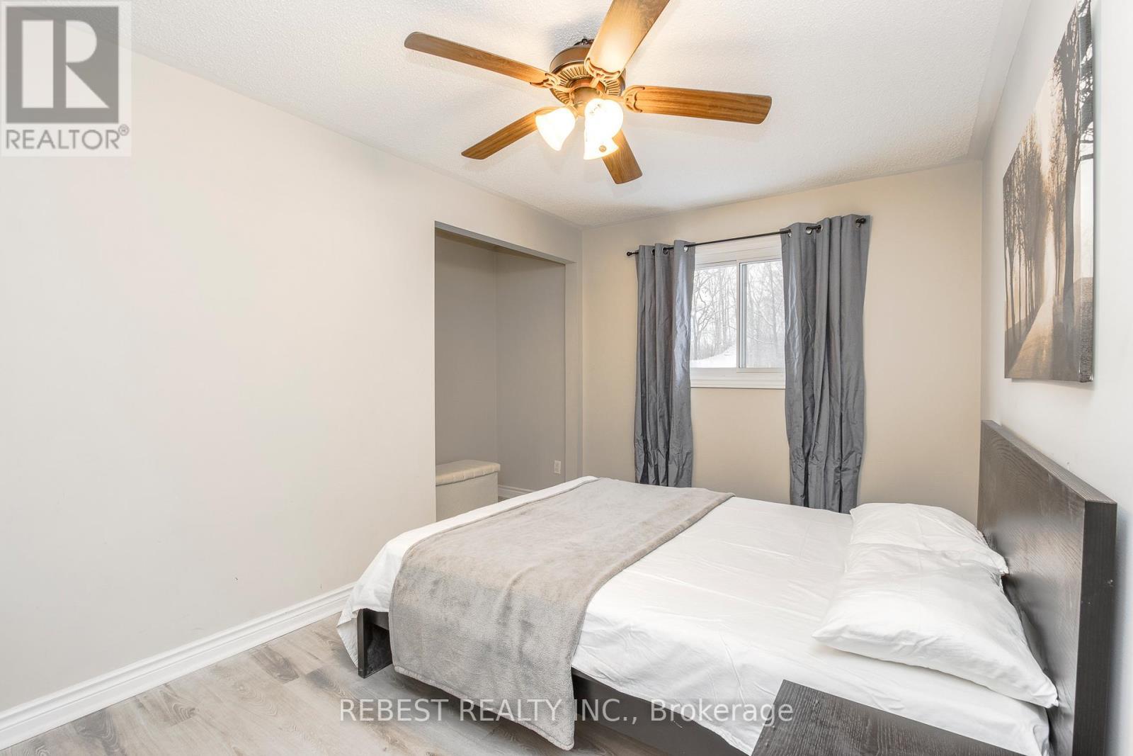 910 Concession Rd 17 W, Tiny, ON - Indoor Photo Showing Bedroom