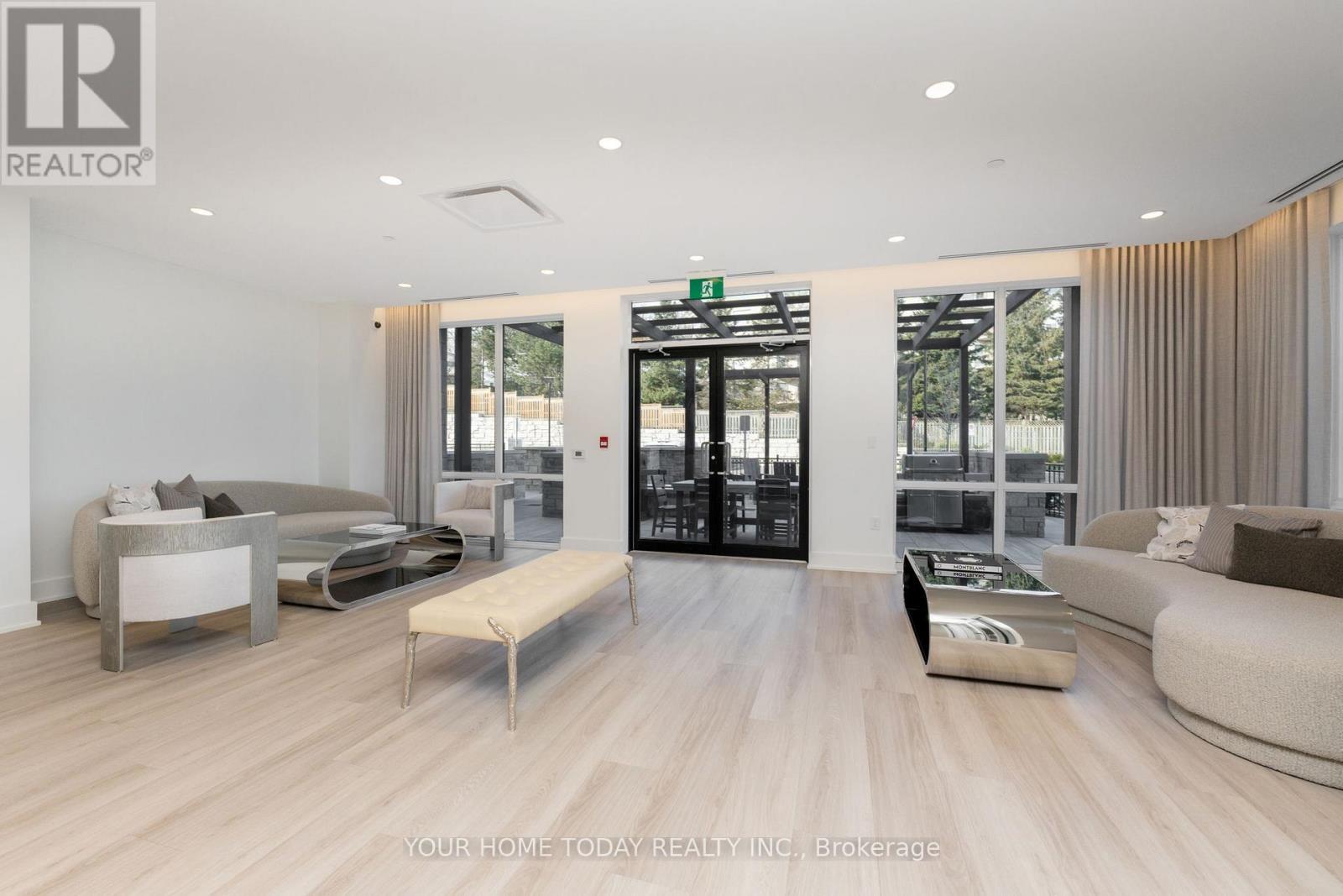 610 - 42 Mill Street, Halton Hills, ON - Indoor Photo Showing Living Room