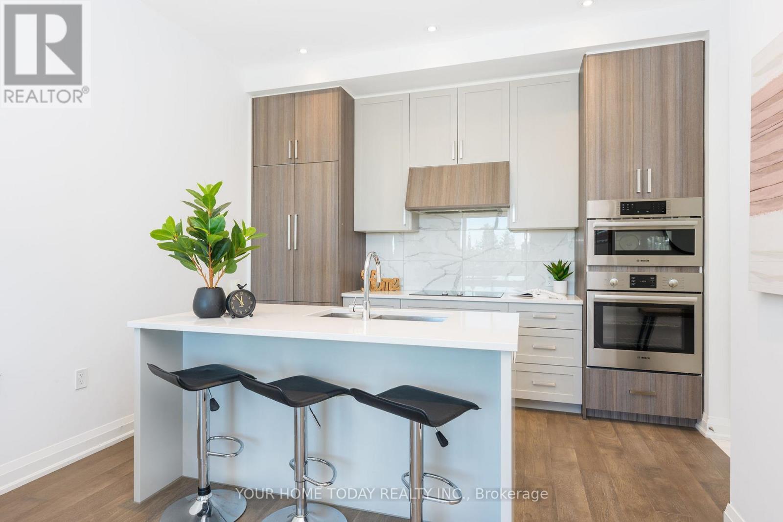 610 - 42 Mill Street, Halton Hills, ON - Indoor Photo Showing Kitchen With Upgraded Kitchen
