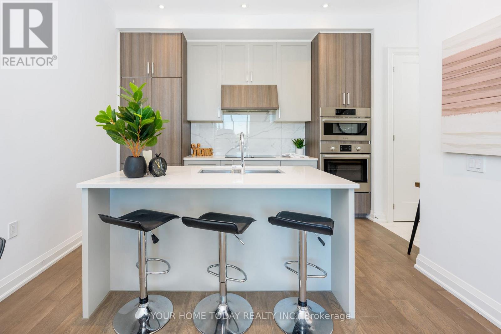 610 - 42 Mill Street, Halton Hills, ON - Indoor Photo Showing Kitchen With Upgraded Kitchen
