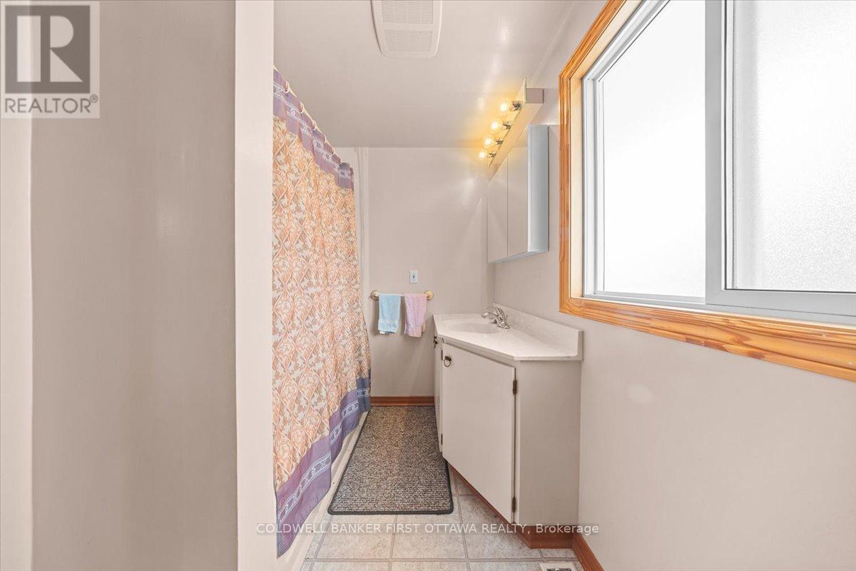 34 Hadley Circle, Ottawa, ON - Indoor