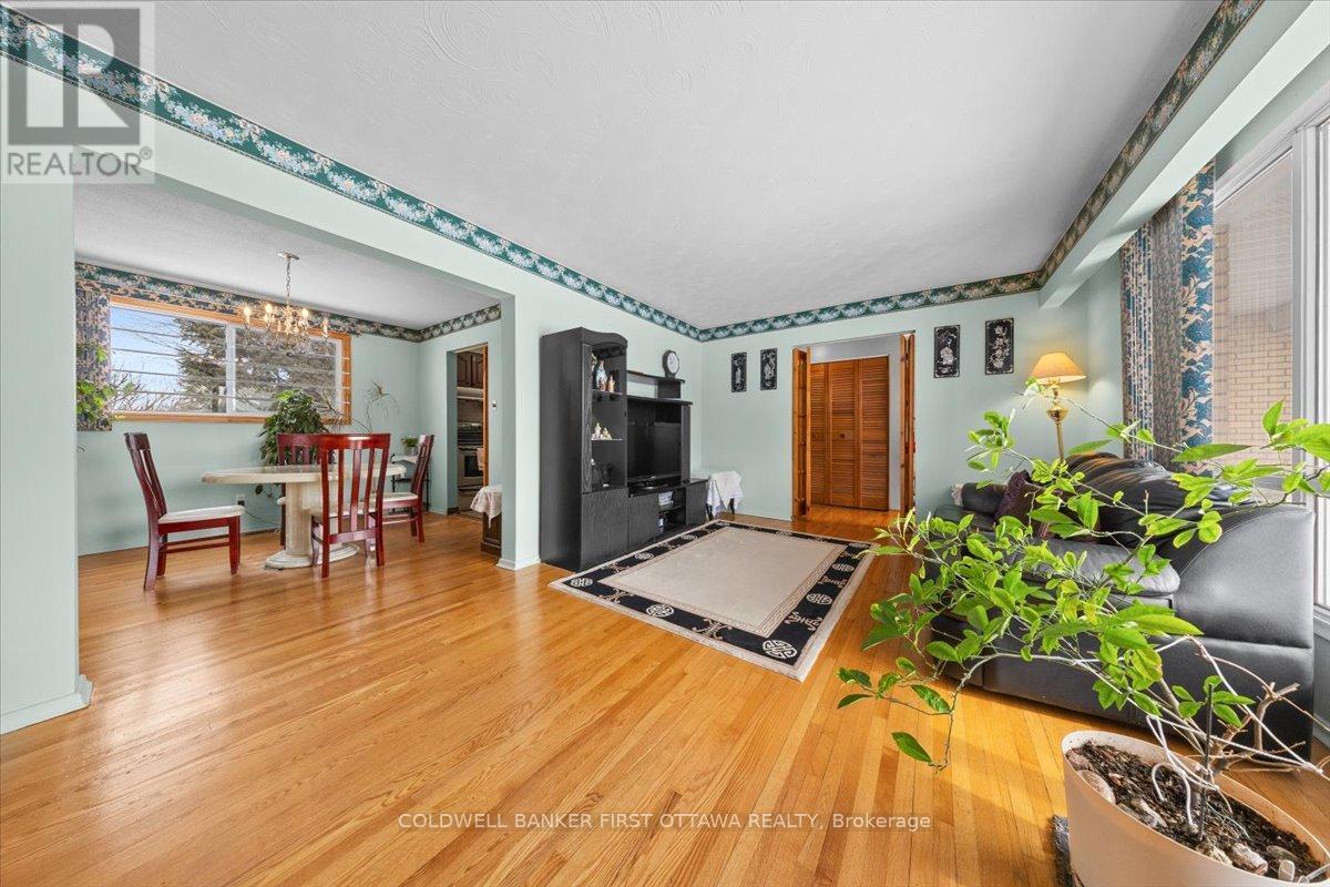 34 Hadley Circle, Ottawa, ON - Indoor Photo Showing Other Room
