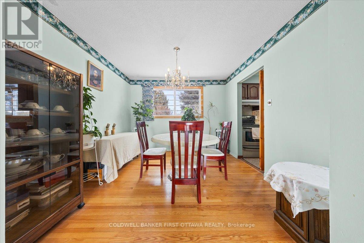34 Hadley Circle, Ottawa, ON - Indoor Photo Showing Dining Room