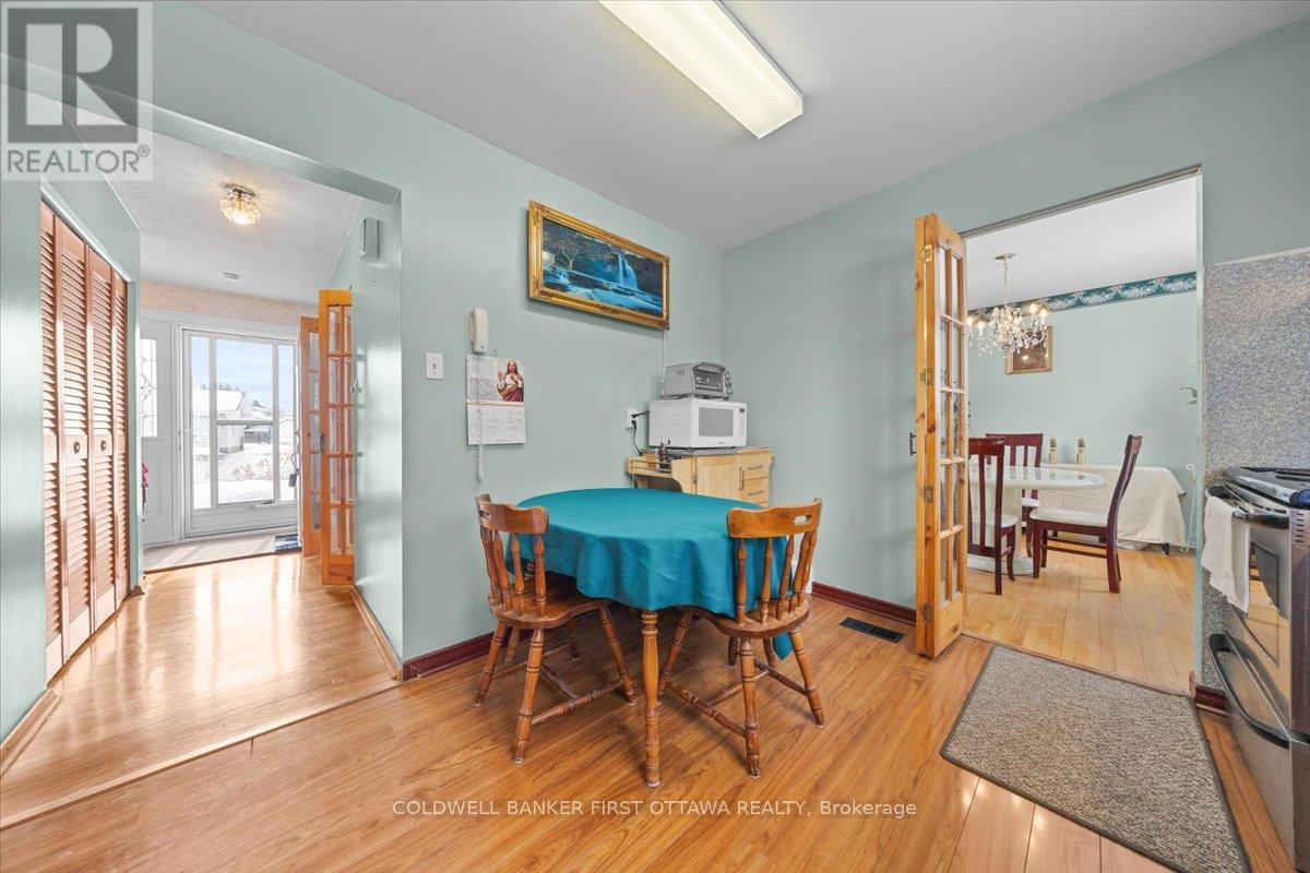 34 Hadley Circle, Ottawa, ON - Indoor Photo Showing Other Room