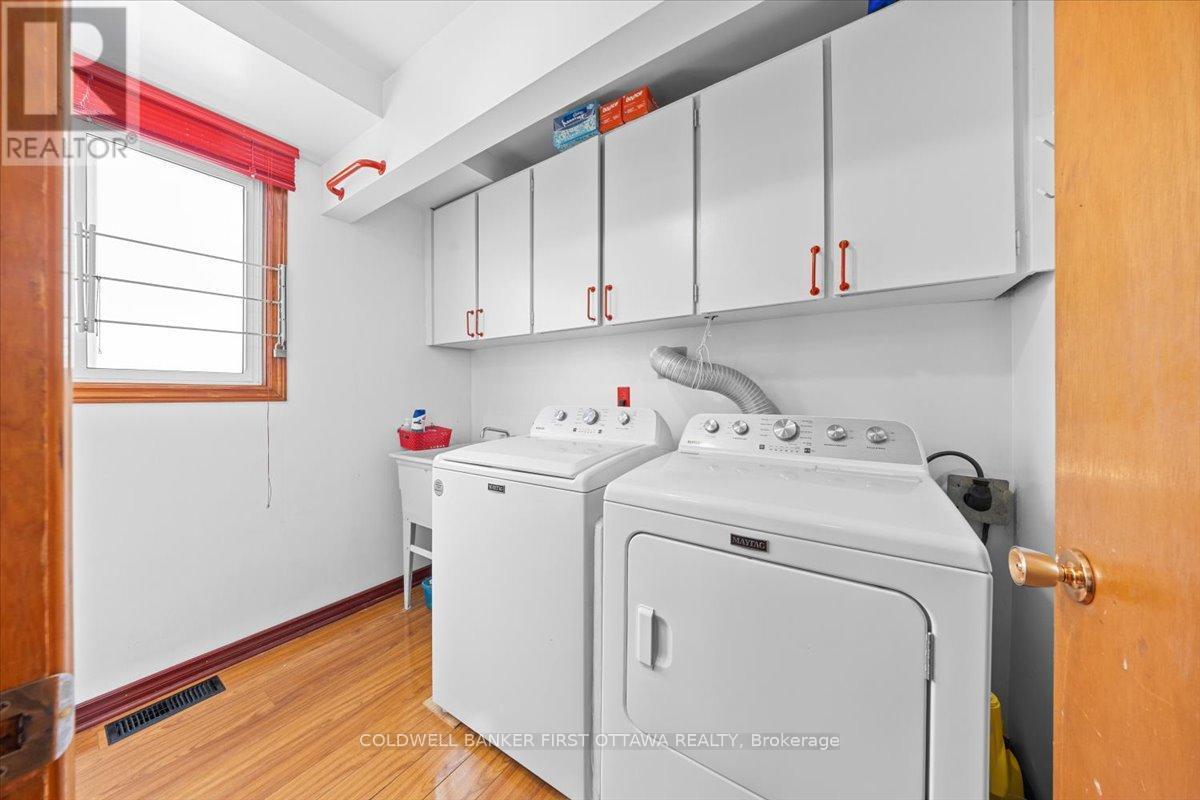 34 Hadley Circle, Ottawa, ON - Indoor Photo Showing Laundry Room