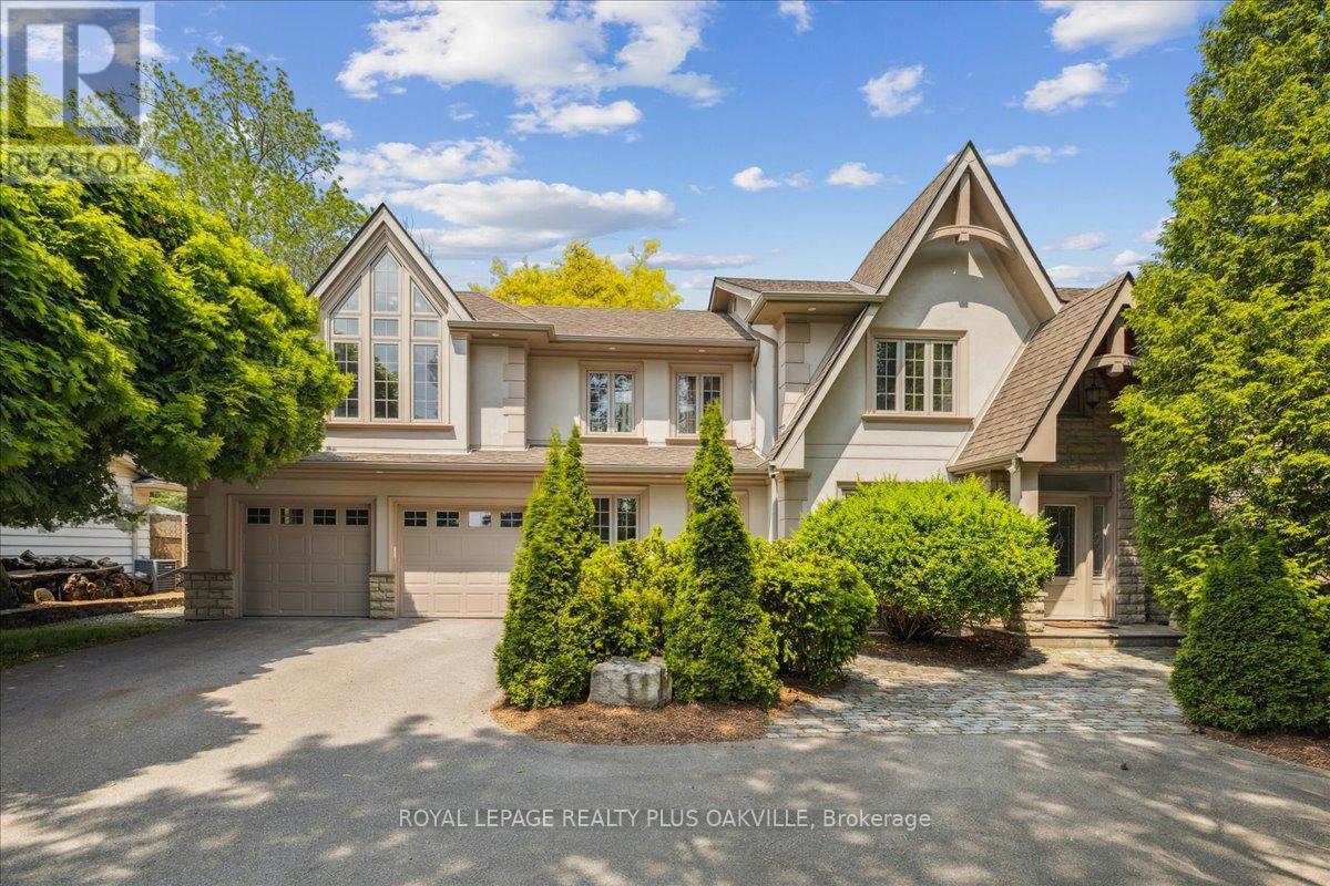 621 North Shore Boulevard E, Burlington, ON - Outdoor With Facade