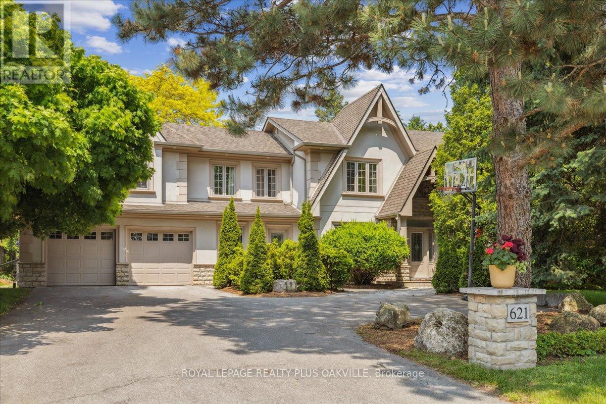 621 North Shore Boulevard E, Burlington, ON - Outdoor With Facade