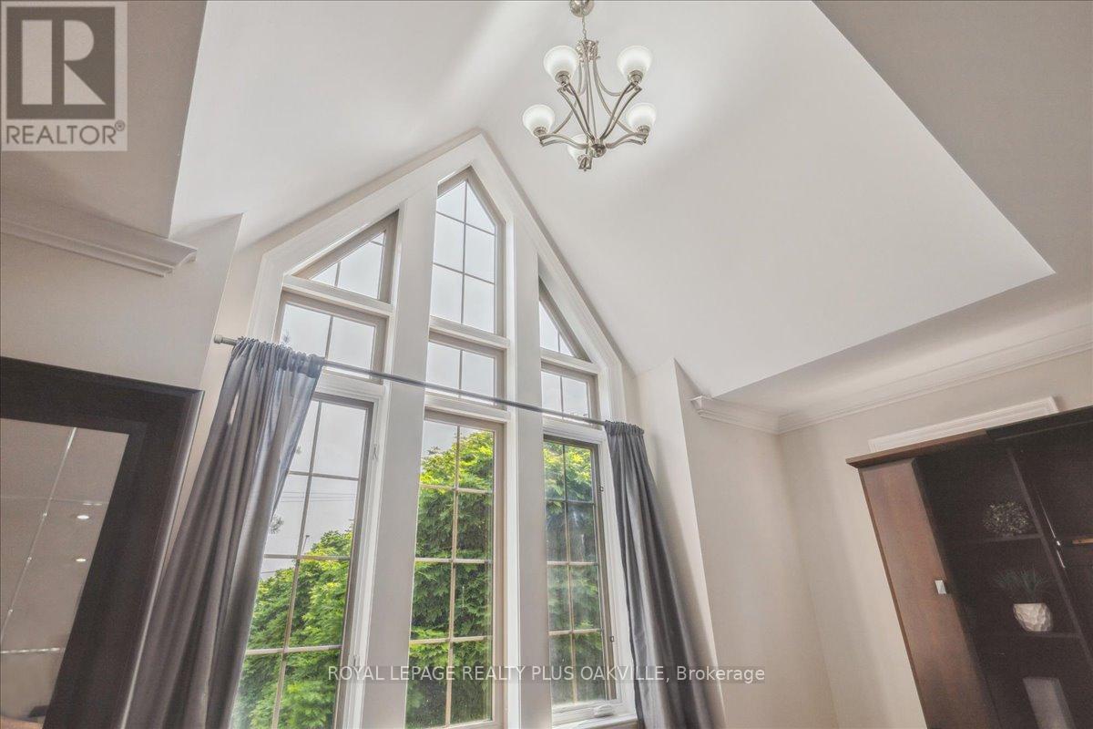 621 North Shore Boulevard E, Burlington, ON - Indoor Photo Showing Other Room