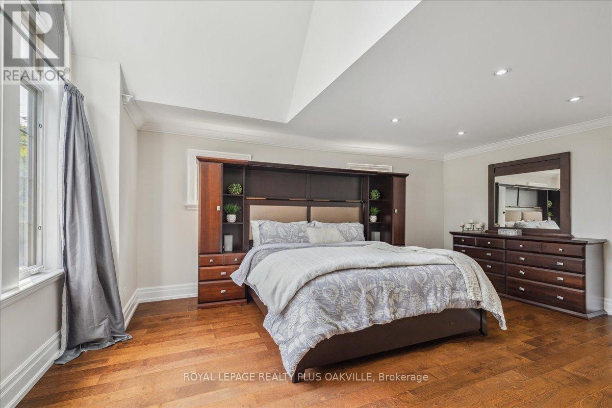 621 North Shore Boulevard E, Burlington, ON - Indoor Photo Showing Bedroom