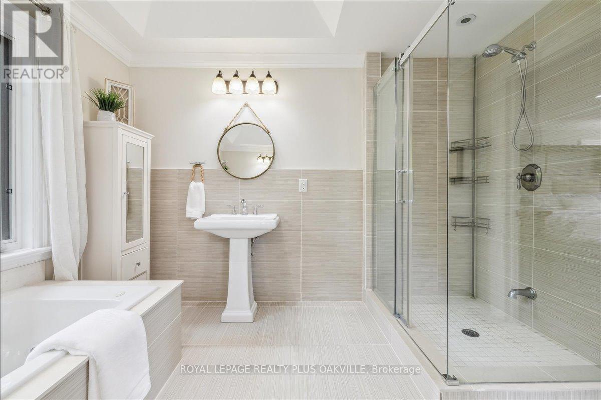 621 North Shore Boulevard E, Burlington, ON - Indoor Photo Showing Bathroom