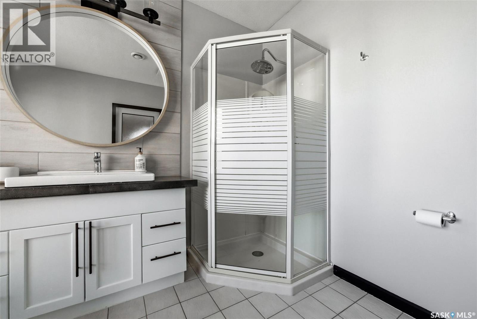 500 2020 11Th Avenue, Regina, SK - Indoor Photo Showing Bathroom